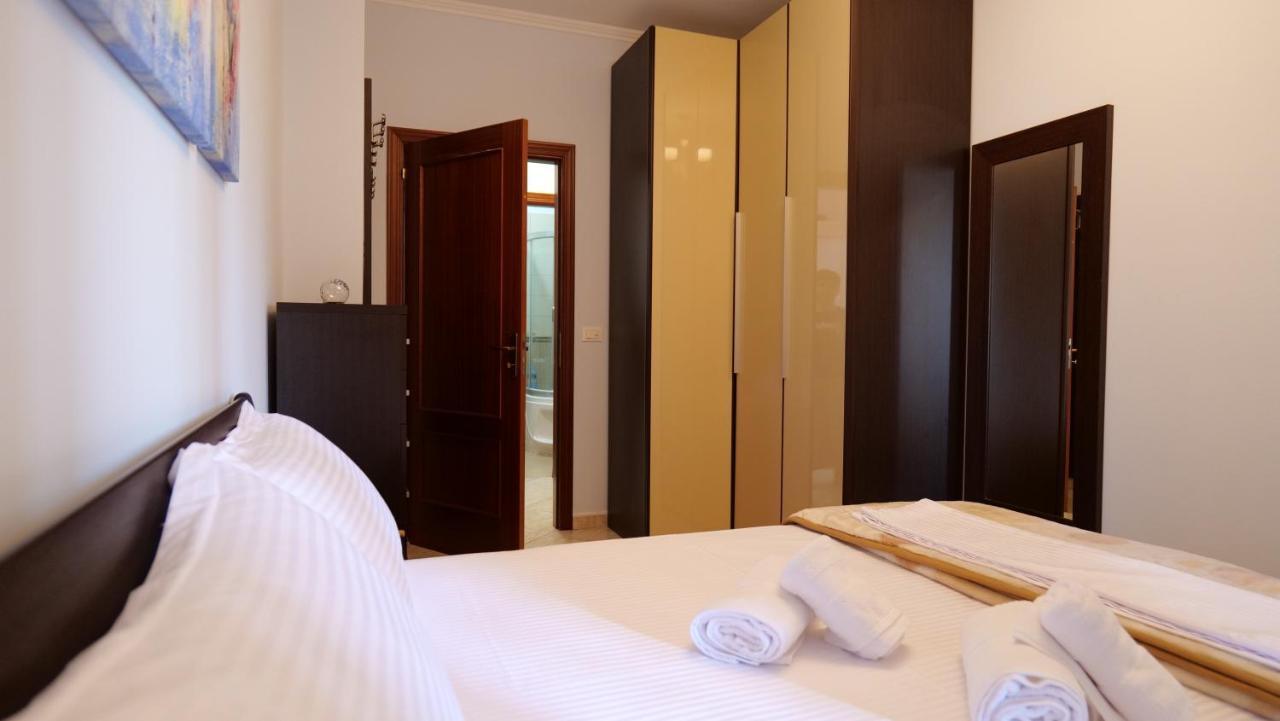 Top Location Kristi Apartments 05 Tirana Esterno foto