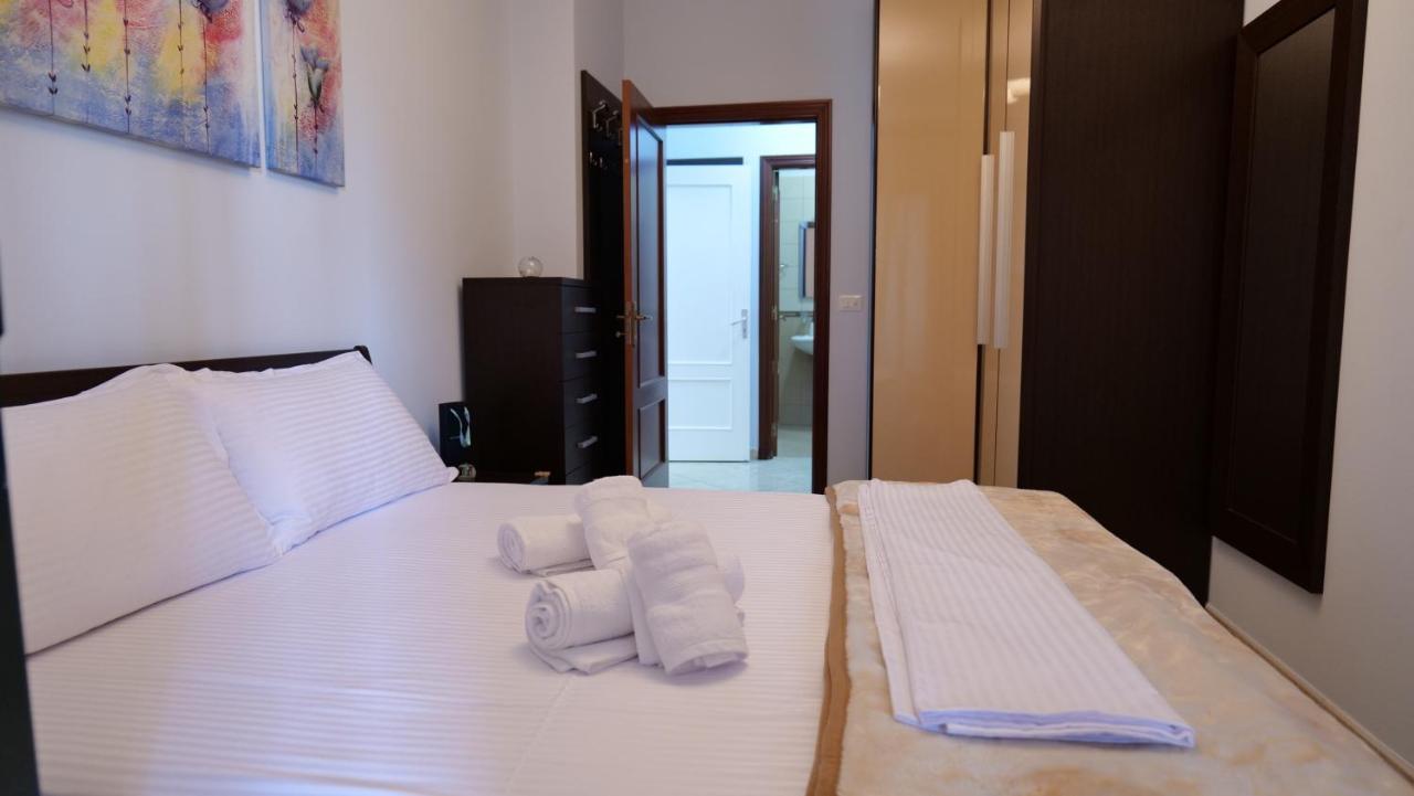 Top Location Kristi Apartments 05 Tirana Esterno foto