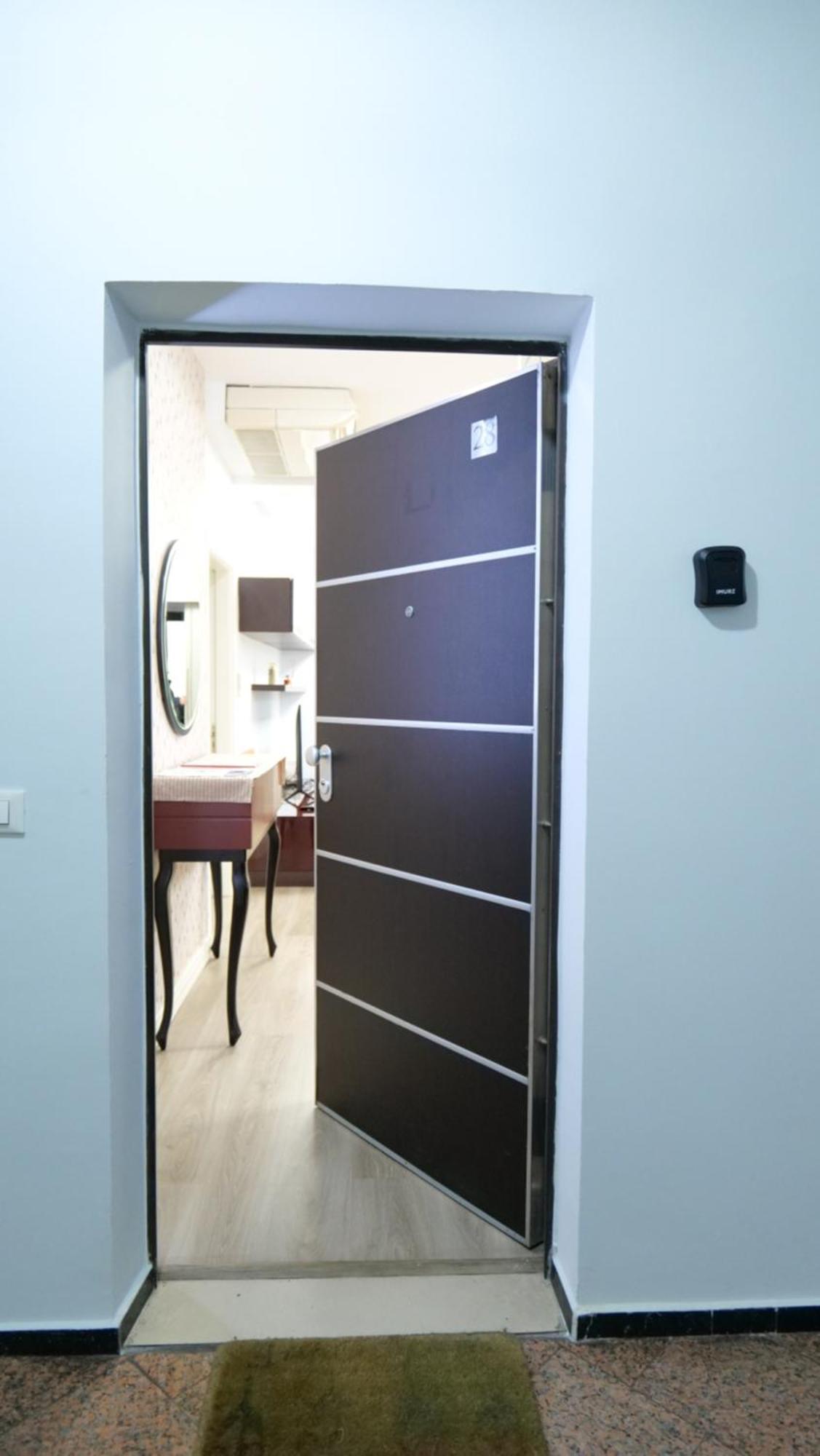 Top Location Kristi Apartments 05 Tirana Esterno foto